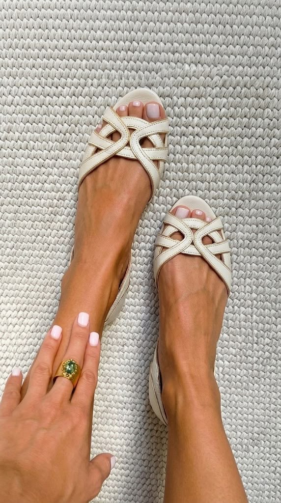 CAMILA - Sandalias planas Confort crema