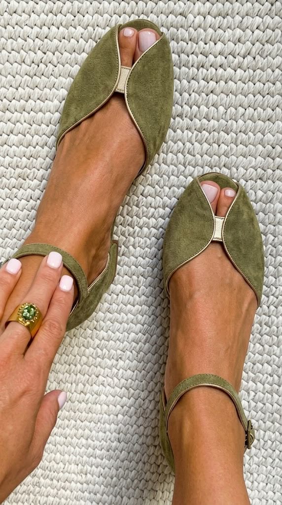 Olivia | Sandalias elegantes en verde salvia