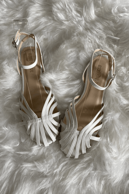 Victoria | Sandalias con adornos dorados