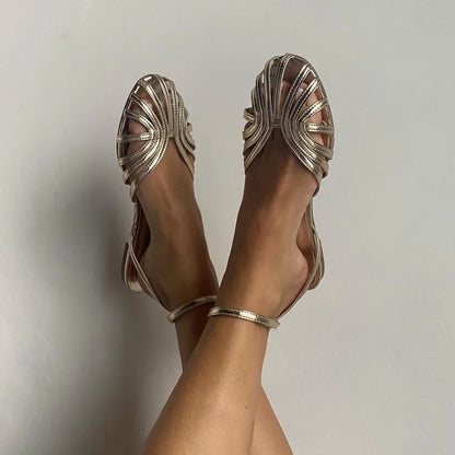 Victoria | Sandalias con adornos dorados