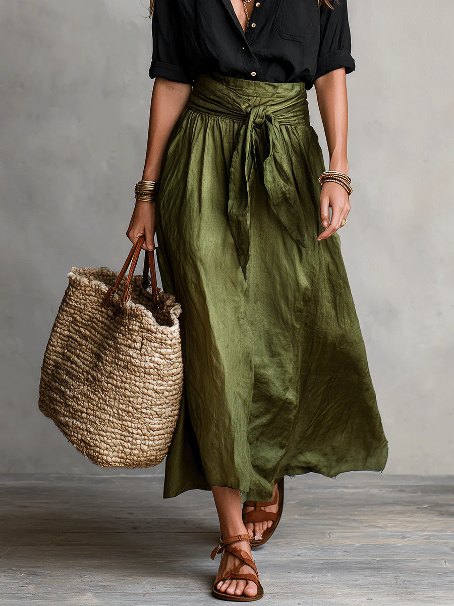 Vera | Conjunto de dos piezas: camisa negra y falda verde oliva