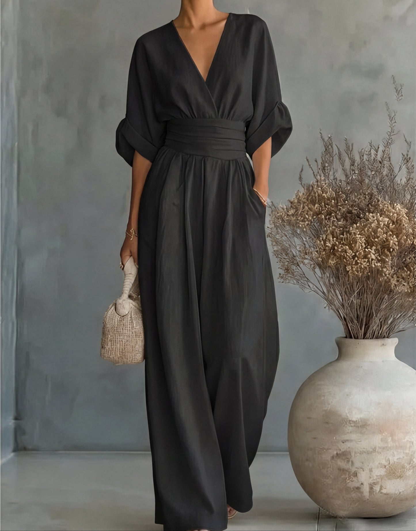 Daniela | Mono elegante de escote en V y pierna ancha